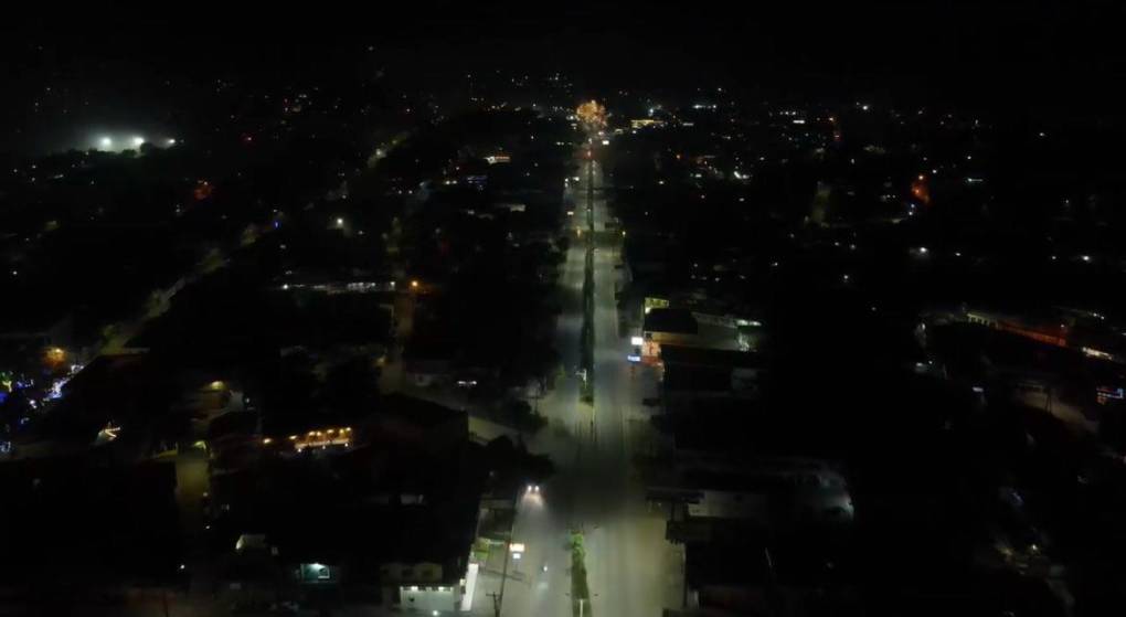 En La Entrada, Copán, la pirotecnia iluminó los cielos con más intensidad durante la medianoche. 