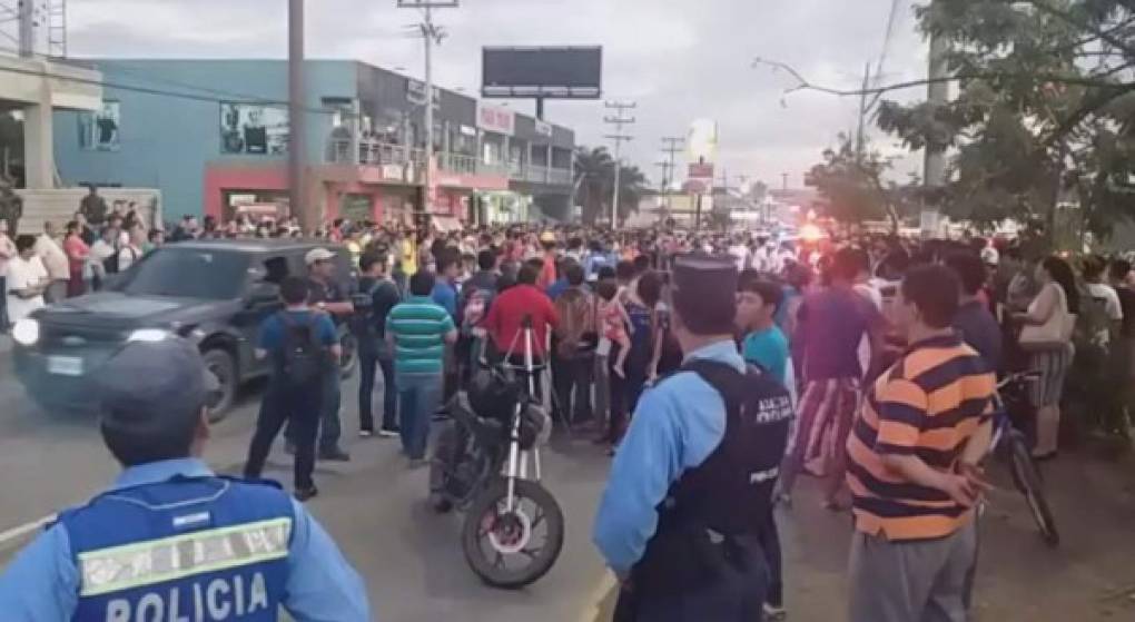 Desconocidos fuertemente armados dispararon a los cuatro hombres en el semáforo de Villanueva, Cortés.