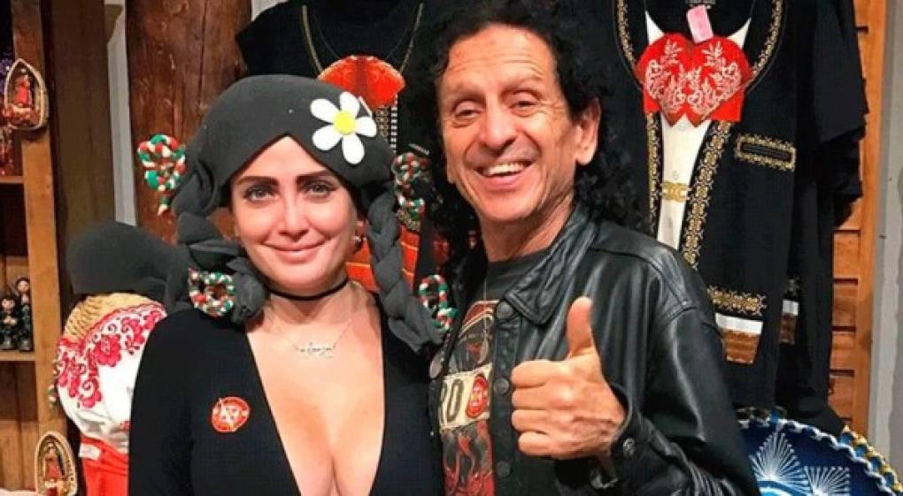 Celia Lora junto a su famoso padre, el cantante mexicano Álex Lora.<br/>