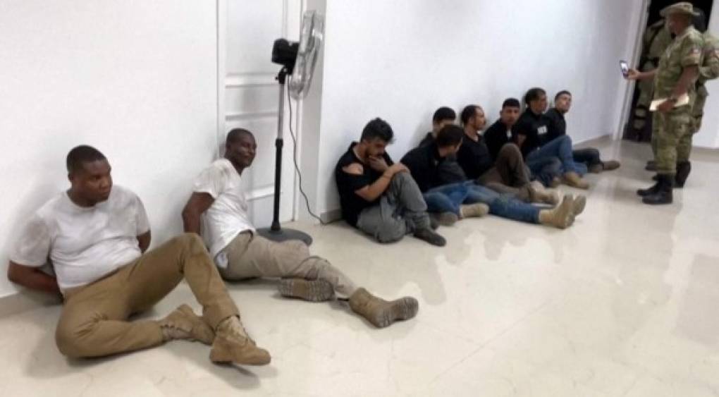 This video grab made on July 9, 2021 from a handout footage obtained from Haiti's Prime Minister offices shows arrested men suspected of being part of the 28-member hit squad believed to be made up of Americans and Colombians who assassinated Haitian President Jovenel Moise on July 8, 2021. - Haitian police said that eight were still at large as the country lurched into political chaos. (Photo by Handout / various sources / AFP) / RESTRICTED TO EDITORIAL USE - MANDATORY CREDIT 'AFP PHOTO / ESN / PRIMATURE DE LA REPUBLIQUE D'HAITI ' - NO MARKETING - NO ADVERTISING CAMPAIGNS - DISTRIBUTED AS A SERVICE TO CLIENTS