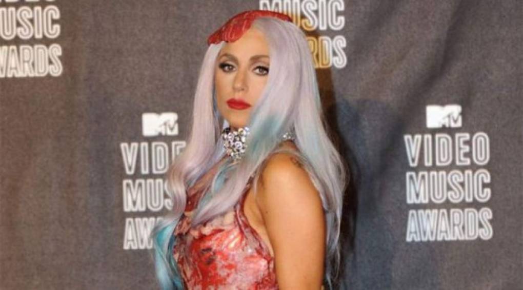 <br/>Lady Gaga es una de las cantantes más controversiales del mundo de la música, su original forma de vestir impacta. A sus 32 años y con diez años de carrera musical podemos decir que es la artista más versátil de la actualidad.