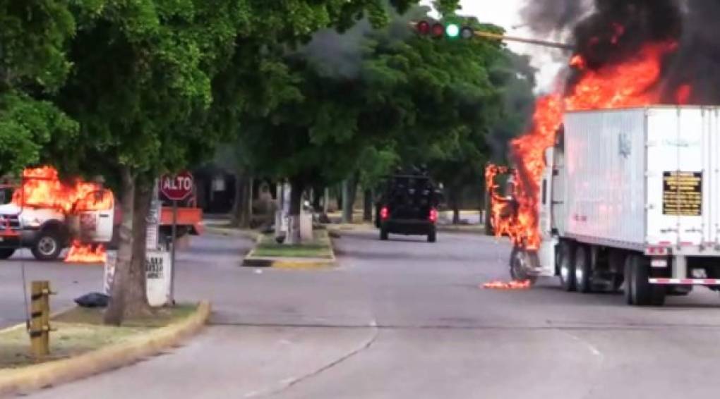 In this AFPTV screen trucks burn in a street of Culiacan, capital of jailed kingpin Joaquin 'El Chapo' Guzman's home state of Sinaloa, on October 17, 2019. - Heavily armed gunmen in four-by-four trucks fought an intense battle against Mexican security forces Thursday in the city of Culiacan, capital of jailed kingpin Joaquin 'El Chapo' Guzman's home state of Sinaloa. (Photo by STR / AFP)