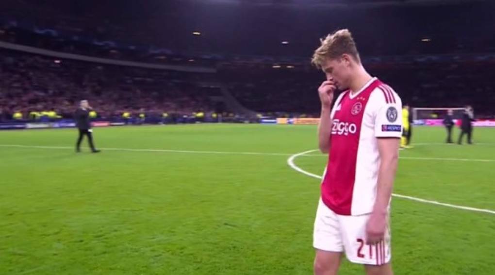El centrocampista Frenkie de Jong se encontraba sin palabras tras el pitazo final. El crack holandés se despidió del Ajax ya que en la próxima campaña jugará en el Barcelona.