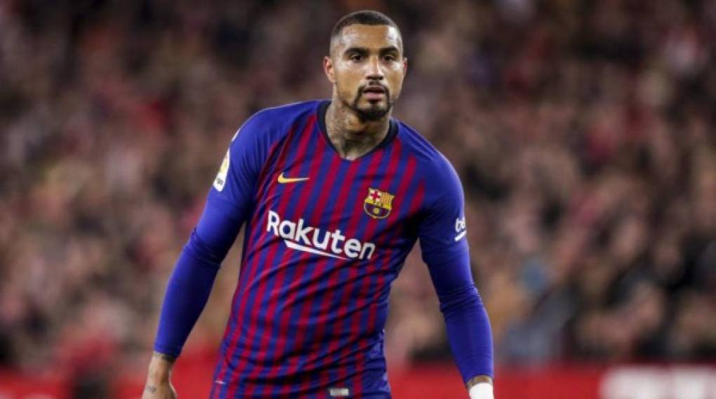 Kevin Prince Boateng es otra de las salidas del FC Barcelona, se ha despedido con un mensaje en sus redes sociales. Aunque el director deportivo del Sassuolo daba por hecho que los azulgrana ejercerían la opción de compra para luego venderlo. 'Termina aquí una de las experiencias más emocionantes de mi carrera. Agradezco a cada persona que ha hecho posible todo esto. Agradezco a mis compañeros que me han hecho sentir en casa desde el primer momento, campeones y personas excepcionales. <br/>Agradezco a la directiva, siempre disponibles y presentes. Un pensamiento especial a la afición, los culés: los llevaré siempre en mi corazón. Hubiese querido dar más, pero he dado todo lo que he podido en cada minuto que se me ha dado para honrar esta fantástica camiseta. Visca el Barça', dijo el ghanés.