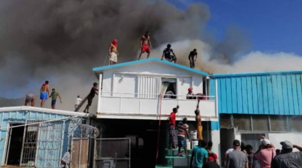 Un incendio se registró la mañana de este jueves en una empacadora de camarones ubicado en el sector de Armadores en el municipio de Guanaja, Islas de la Bahía.