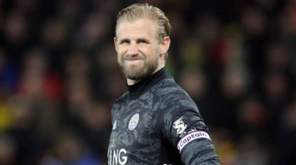 Según The Sun, el Manchester United estaría pensando en intentar el fichaje de Kasper Schmeichel, guardameta del Leicester City e hijo del mítico portero de los Red Devils, Peter Schmeichel, que estuvo en el club entre 1991 y 1999.<br/>