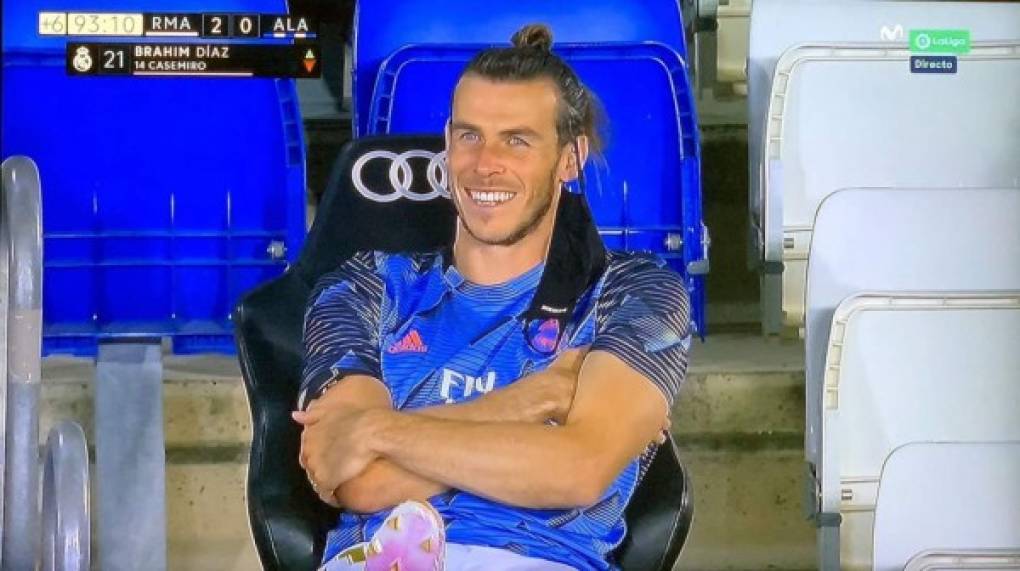 Gareth Bale estuvo muy sonriente en el banco de suplentes. Así fue captado.