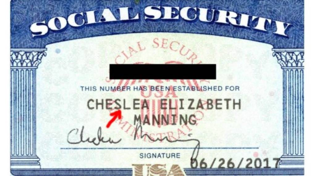 Bradley Manning cambió su nombre a Chelsea Elizabeth Manning. Imagen tomada de Twitter, en donde se señala un error en su nombre:'Cheslea'.<br/>Chelsea E. Manning@xychelsea E. Manning@xychelsea