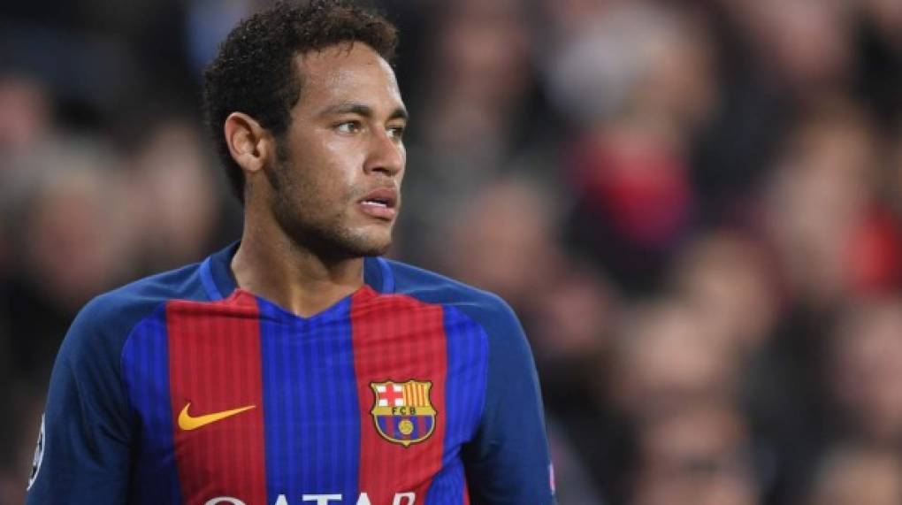 Neymar: El delantero brasileño ha causado revuelo luego de que no descartaría irse del Barcelona para jugar en la Premier League de Inglaterra. 'Admiro al Manchester United, Chelsea, Arsenal o Liverpool, equipos que siempre están allí peleando, algún día me gustaría jugar en la Premier', enfatizó.