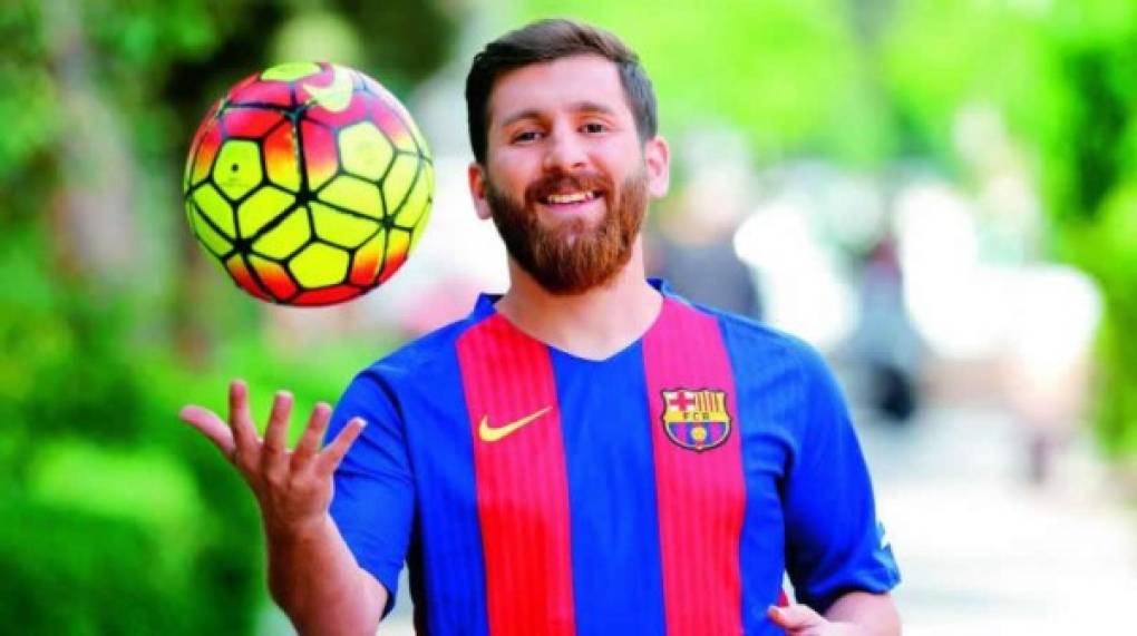 Unos meses después de acaparar la atención mediática por su innegable parecido con el astro del Barcelona Leo Messi, el iraní Reza Parastesh está volcado en el fútbol e ilusionado con cumplir en breve su sueño de viajar a España.<br/>