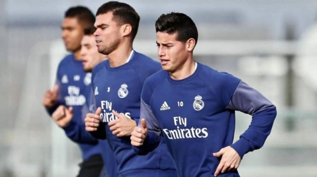 El Inter de Milán se ha fijado en James Rodríguez y Pepe para reforzar la plantilla este verano. Así lo asegura la televisión italiana ‘Sportitalia’ que a través de Michele Criscitello, periodista italiano, ha explicado que el acuerdo con Pepe está a punto de cerrarse, mientras que el equipo italiano está apretando para llevarse a James Rodríguez que parecía que acabaría en el United, pero ahora estaría más cerca del Inter.