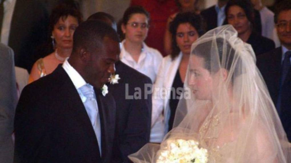 David Suazo se casó en el 2005 con la italiana Elisa Secchi, a quien conoció en Italia y ambos quedaron flechados.