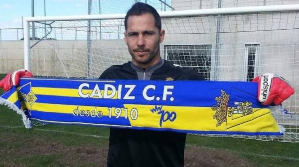 El español Sergio Aragoneses, arquero de Cadiz, sufrió de un tumor testicular en dos ocasiones: 2005 y 2007. Se recuperó y sigue jugando.