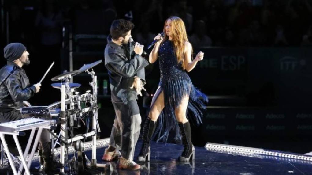 Con Gerard Piqué entre el público, Shakira se ha erigido como la primera triunfadora de la final de la Copa Davis.