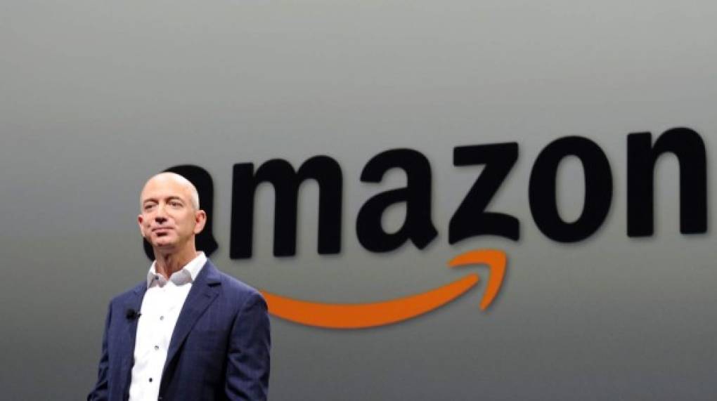 5. Jeff Bezos: Fundador y director general de Amazon tiene un patrimonio neto de 65,000 millones de dólares, según Forbes. De acuerdo con Oxfam, el ritmo al que los más ricos acumulan cada vez más riqueza podría dar lugar al primer 'billonario' del mundo en tan sólo 25 años.