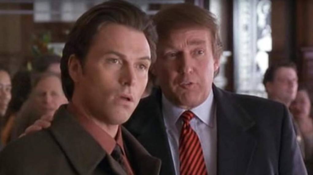 Trump volvió a aparecer junto a Whoopi Goldberg en la comedia de 1996 'The Associate' (La socia principal).
