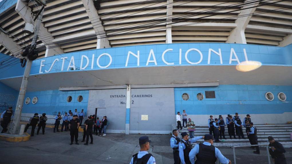 El Estadio Nacional Chelato Uclés una vez más se viste de gala para la gran fiesta del fútbol hondureño y para definir al campeón del Apertura 2023. 