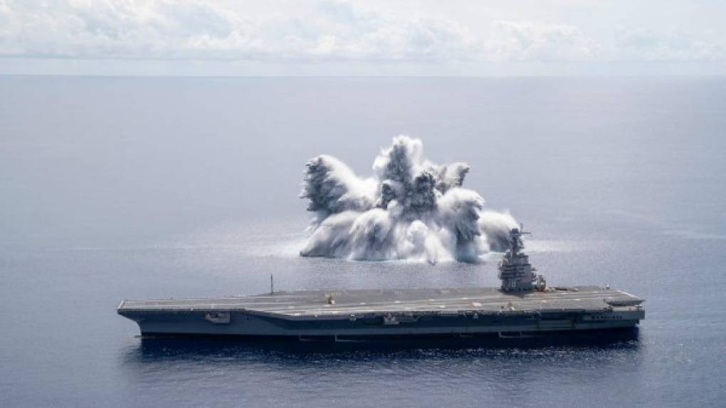 La Marina de Estados Unidos inició una serie de pruebas en su portaaviones más reciente y avanzado llevando a cabo poderosas explosiones para determinar si el barco está listo para la guerra.