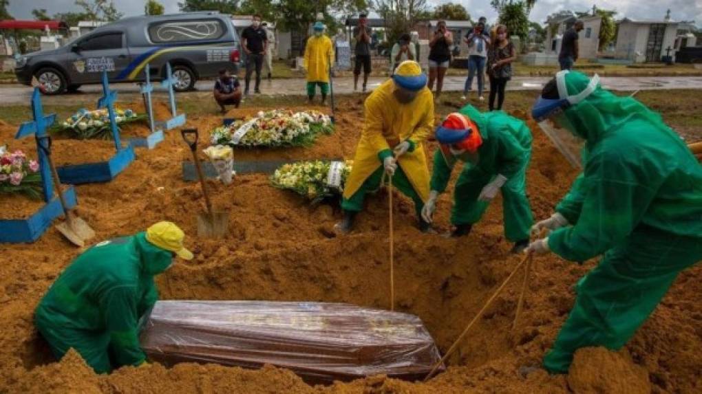 Brasil, con sus 210 millones de habitantes, es uno de los epicentros de la pandemia y el segundo país con más muertes en el mundo por covid después de Estados Unidos, con casi 207.000 víctimas. FOTO EFE
