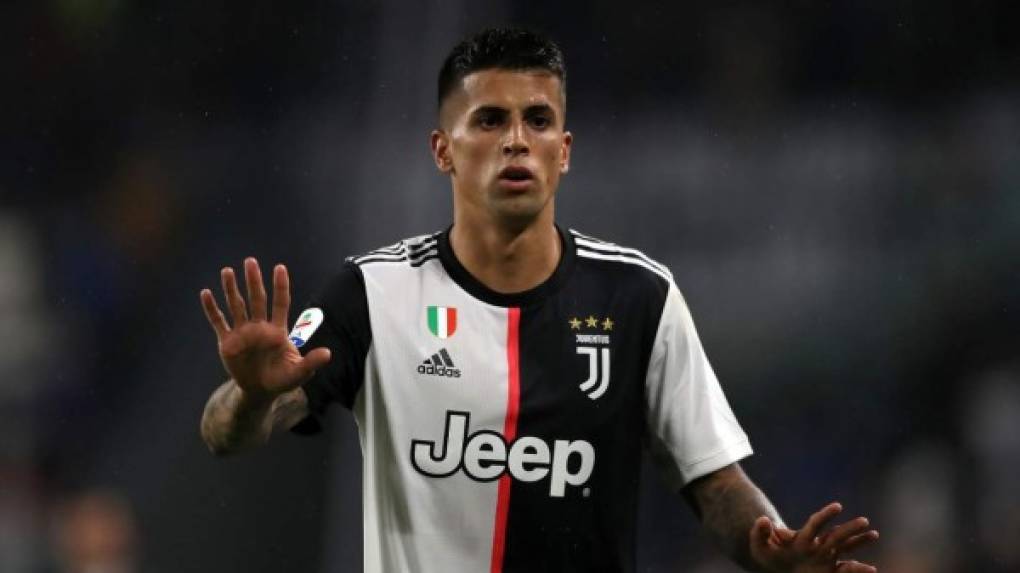 Según publica el diario Record, Joao Cancelo, jugador de la Juventus, está en la órbita del Manchester City y, de acuerdo con la información del medio portugués, podría convertirse en futbolista del equipo inglés. La negociación está avanzada y el precio de la operación rondaría los 60 millones de euros.