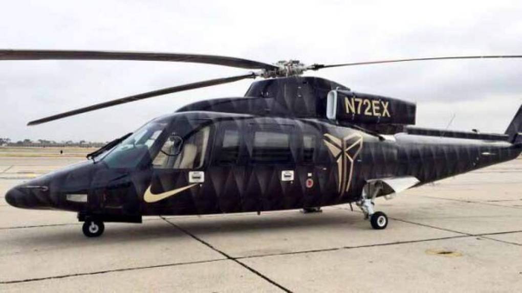 Según la Administración Federal de Aviación de Estados Unidos, el deportista estadounidense iba a bordo de un helicóptero Sikorsky S-76 que se estrelló en un campo remoto en la ciudad de Calabasas, alrededor de las 10 de la mañana del domingo.