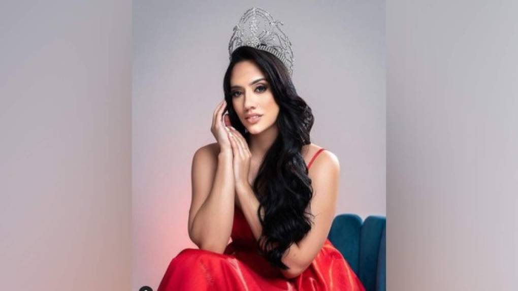 Este jueves Miss Universo 2021 llevó a cabo la gala del tradicional desfile de trajes de típicos. La hermosa hondureña Cecilia Rossell se lució con un hermoso diseño inspirado en la belleza de las Ruinas de Copán.