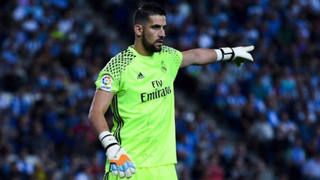 Kiko Casilla: El portero del Real Madrid prácticamente no tiene espacio en el Real Madrid tras la llegada de Courtois al club merengue. Es uno de los que no entra en los planes de Lopetegui.