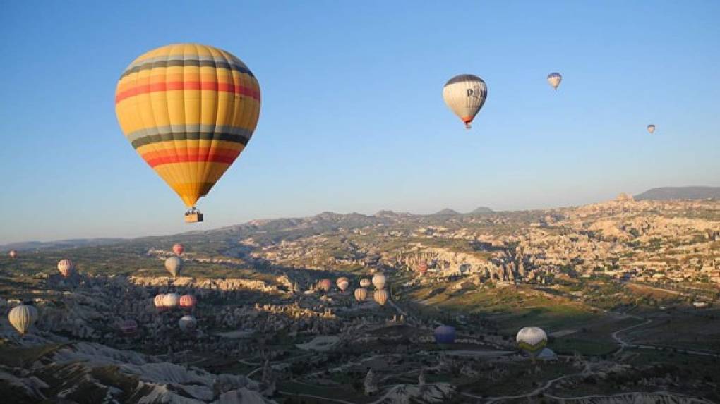 El globo tiene la capacidad de elevarse 300 metros, con un ángulo de visión de 360° que permite identificar y seguir objetos en distancias mayores a dos kilómetros y reconocimiento facial en distancias de hasta cuatro kilómetros