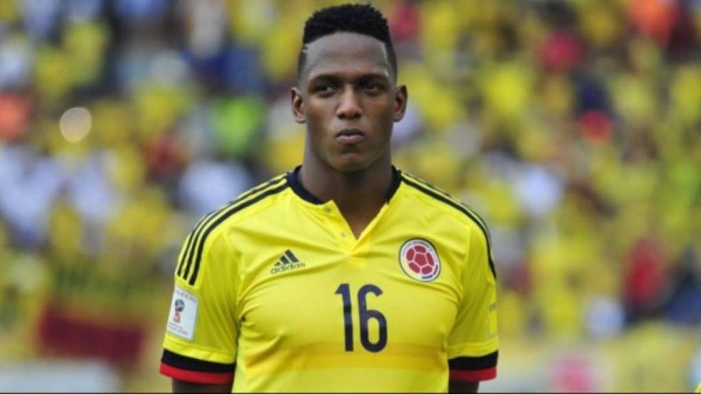 7- Yerri Mina: El defensor colombiano del Barcelona anda con un peso de 95 kg.
