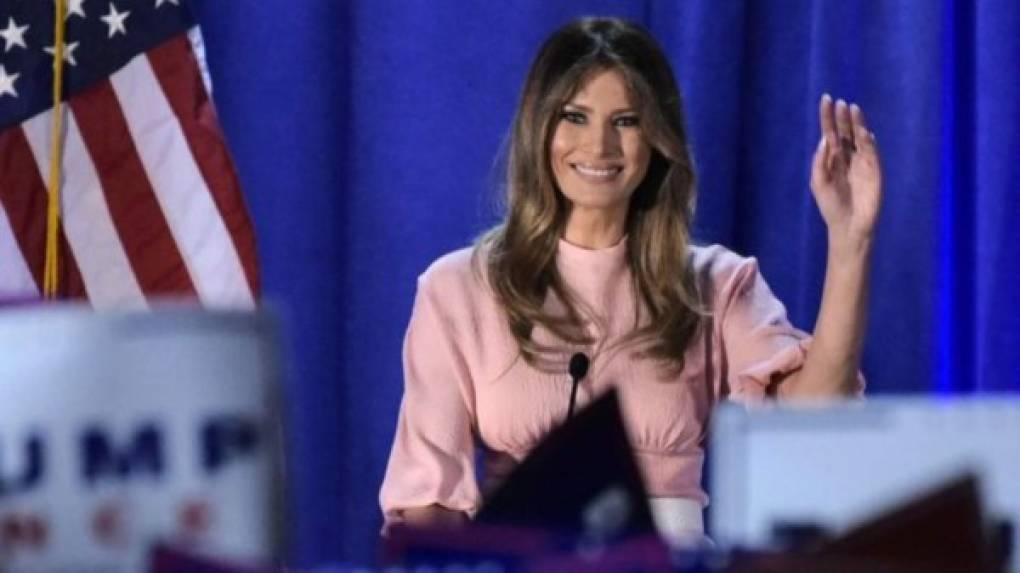 Así, Melania se apresta para seguir los pasos de Michelle Obama y convertirse en el nuevo ícono de moda en la Casa Blanca.