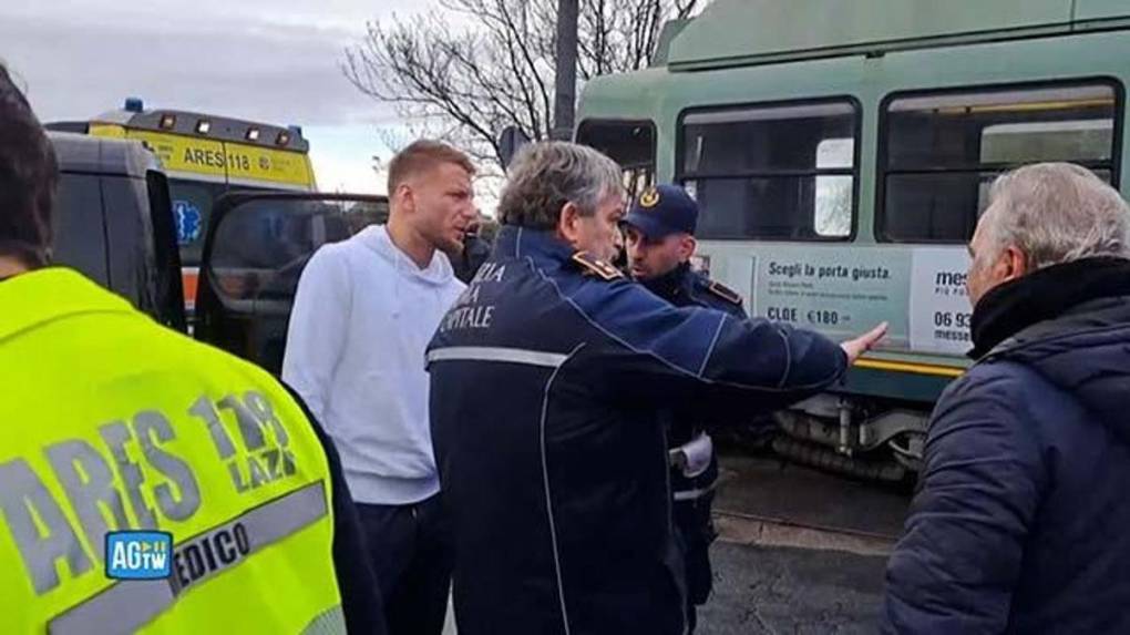 El delantero, después de relatar lo sucedido a las autoridades y comprobar que la situación estaba bajo control, fue trasladado al hospital Gemelli para exámenes médicos.