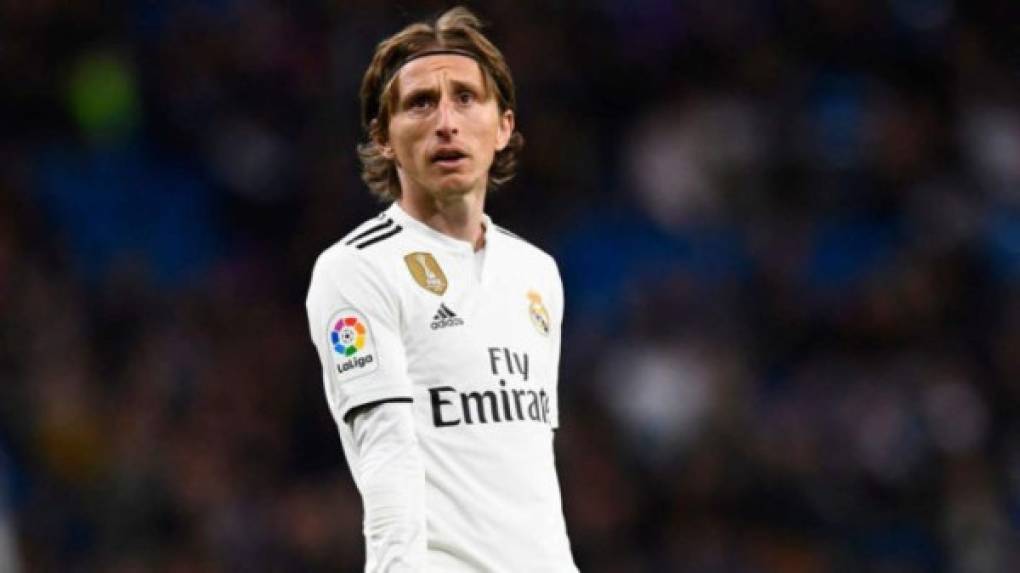 Luka Modric: El mediocampista croata será otras de las bajas del Real Madrid ante PSG. Se encuentra lesionado.