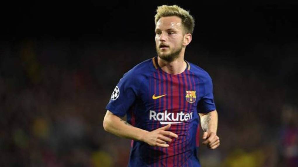 Sorpresa. Según Mundo Deportivo, el PSG y el Mónaco se han interesado por fichar al volante croata Rakitic que milita en el Barcelona. El jugador se ha convertido en una pieza fundamental del once culé, ambos clubes franceses podrían presentar ofertas mareantes para el jugador con el objetivo de cambiar de aires.