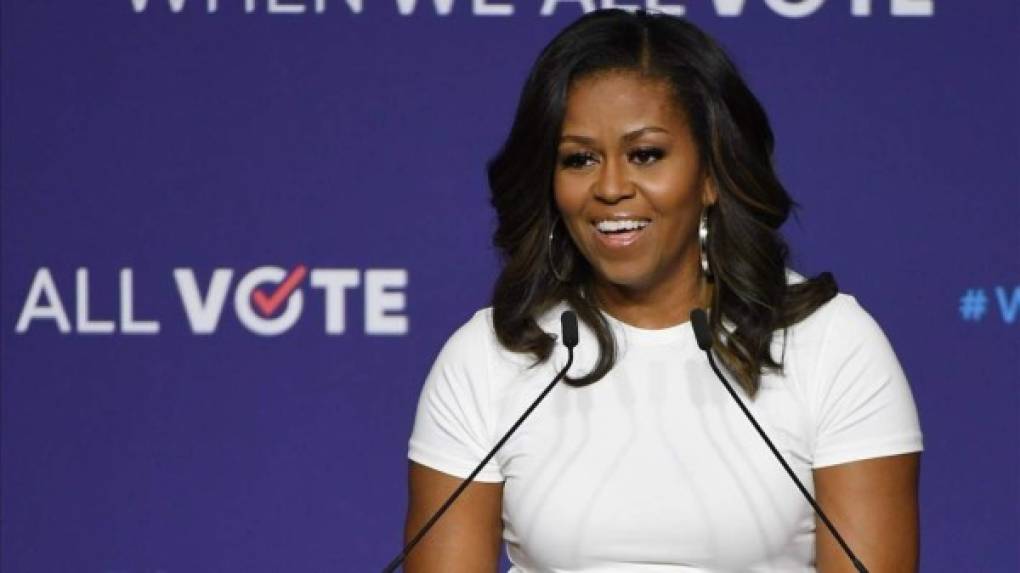 La esposa de Barack Obama se ha dedicado a promocionar su libro autobiográfico 'Becoming', que se convirtió en uno de los más vendidos, y en seguir apoyando las causas que impulsó como primera dama de EEUU, entre estas la educación de las niñas y adolescentes.