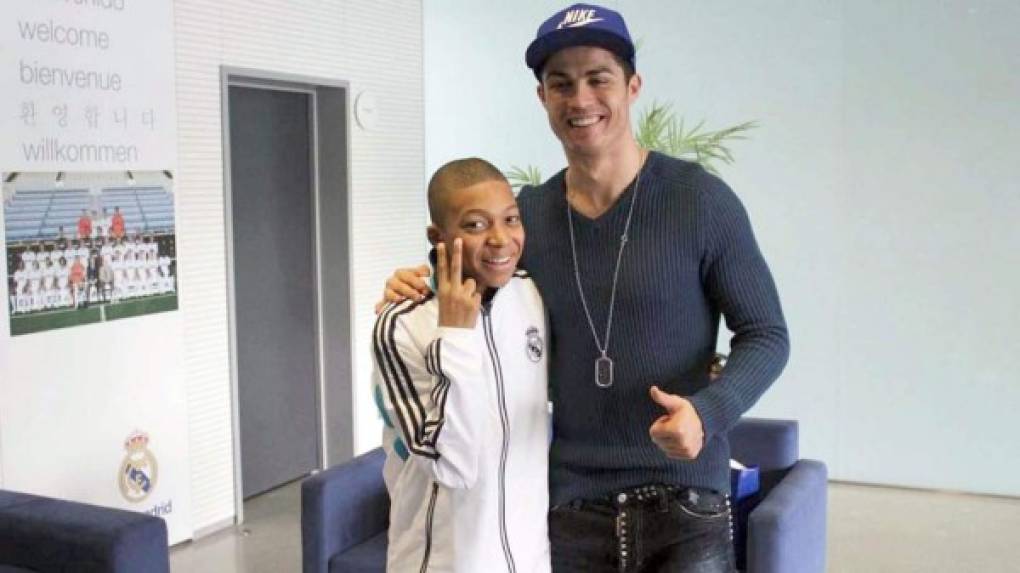 El ídolo de Mbappé es Cristiano Ronaldo. Uno de sus sueños es jugar en el Real Madrid.