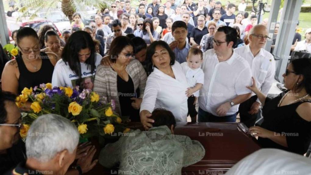 Los restos de Edwin Pavón descansan en Jardines del Recuerdo de San Pedro Sula.