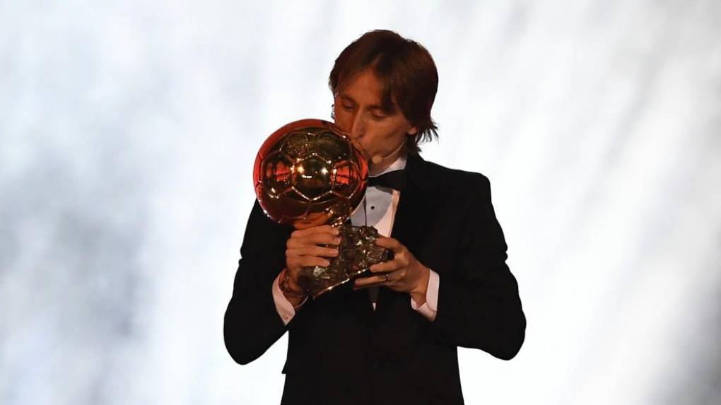 5. El croata del Real Madrid, Luka Modric ganó el Balón de Oro 2018 y puso fin a una serie de diez títulos consecutivos conseguidos, entre Lionel Messi, y por el portugués Cristiano Ronaldo.