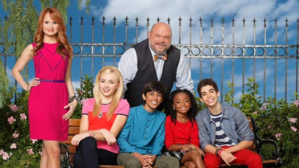 Cameron protagonizó el programa como Luke Ross, el segundo mayor de los niños, en donde también actuaron Skai Jackson, Karan Brar y Peyton List entre otros.<br/><br/> Boyce fue parte fue parte del show en todas sus temporadas desde 2011 hasta 2015.<br/>