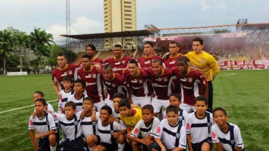 10. Carabobo CF. Así es, no es inventado. Este equipo venezolano, pese a su curioso nombre, consiguió ganar una vez el campeonato de Primera División y dos Copas de Venezuela. Del mismo club procedía el colombiano que jugó un torneo con el Parrillas One, Carlos Mario Ceballos.