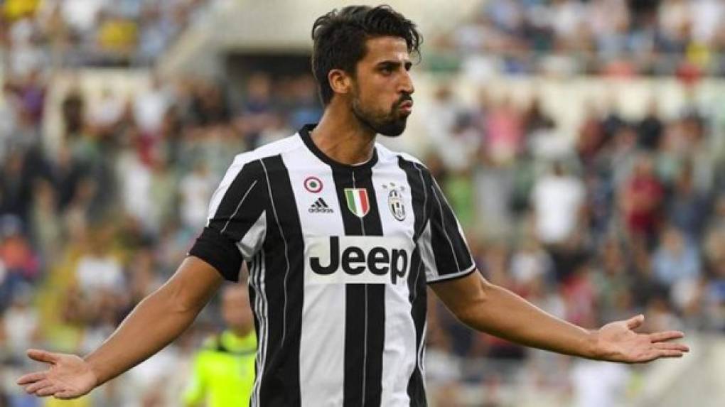 Según Corriere dello Sport, el exmadridista Sami Khedira podría dejar la Juventus este verano para irse a Inglaterra, concretamente al Liverpool. El centrocampista alemán termina contrato en Turín en 2019.