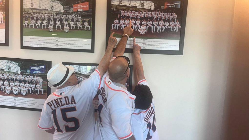 Porfirio Pineda ha hecho una labor de todo padre. Le heredó el amor hacia los colores naranja y blanco de los Astros de Houston a su hijo Alberto Pineda y a su nieto que está vistiendo la camiseta de Dubón. 
