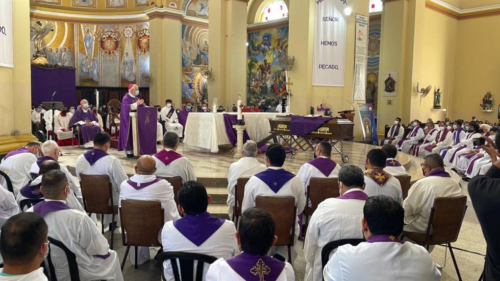 El padre Quique tuvo su experiencia pastoral en la diócesis de San Pedro Sula de la mano de monseñor Ángel Garachana, quien este viernes oficia una misa de cuerpo presente en la catedral de San Pedro Sula. 