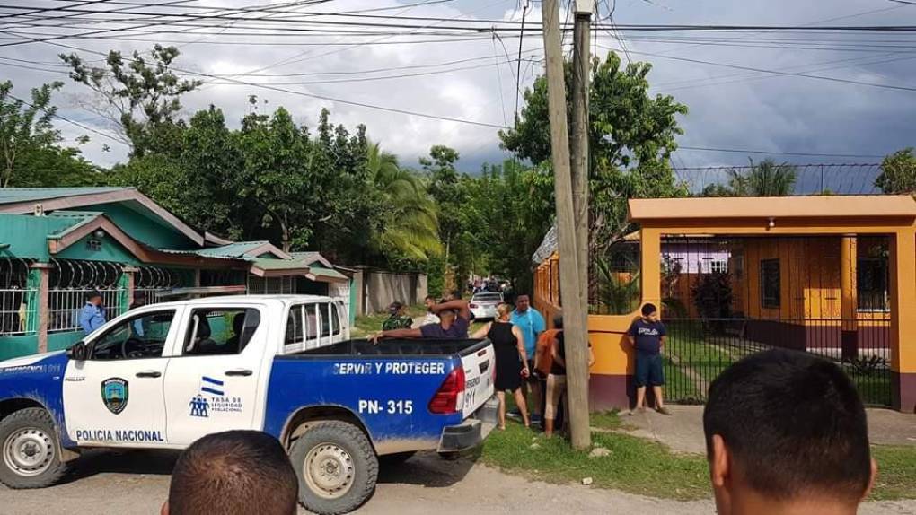 Herrera también manifestó que las investigaciones condujeron a los agentes a una casa en la colonia antes mencionada. Al momento de allanarla, encontraron un cadáver enterrado y detuvieron a un hombre y a una mujer.