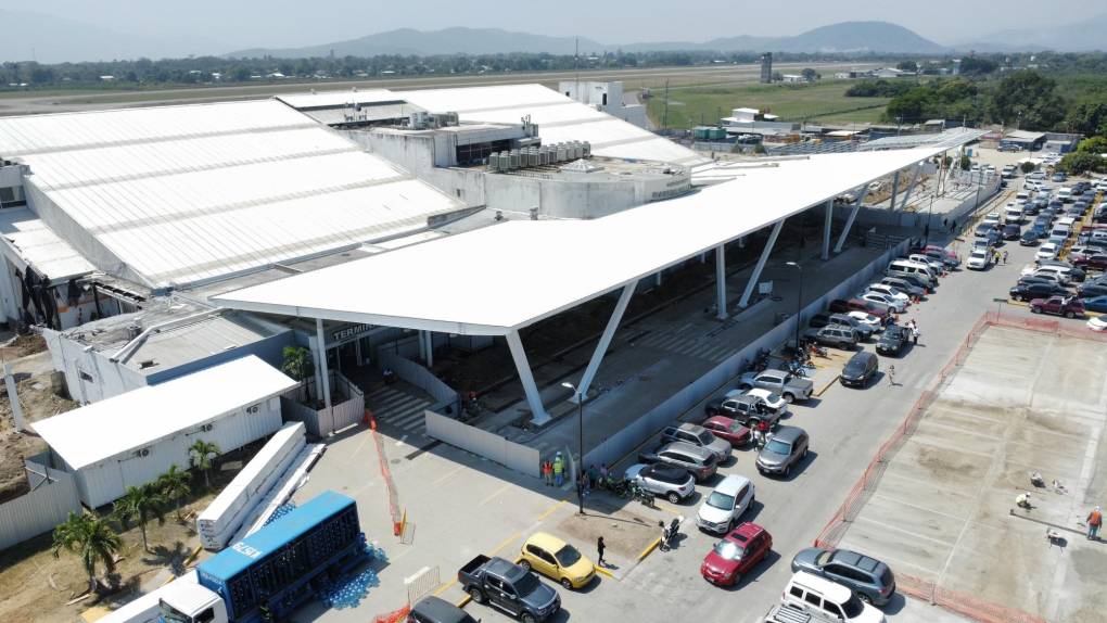 El aeropuerto internacional Ramón Villeda Morales se encuentra en remodelación, pero las operaciones no se han detenido. 