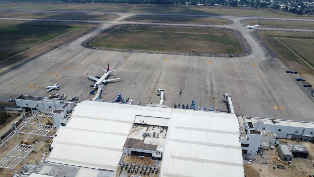 El aeropuerto Ramón Villeda Morales fue construido hace más de 30 años y al ser el más importante del país se ha quedado rezagado en tamaño, sin embargo, en 2023 el Gobierno comenzó su transformación.