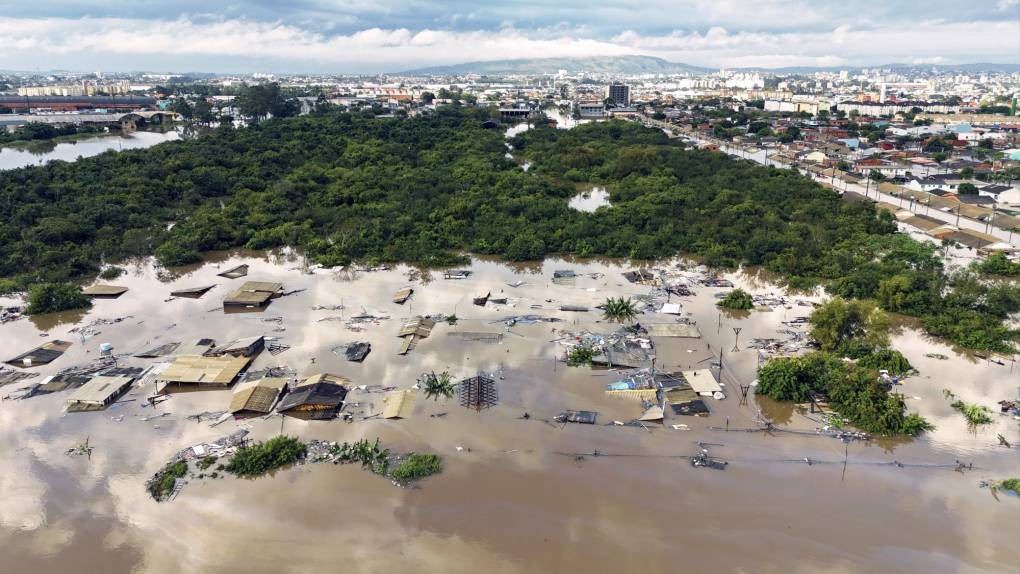 Porto Alegre, una de las mayores urbes del sur brasileño, con una población de casi 1,4 millones, y sobre todo su región metropolitana, se vieron muy afectadas.