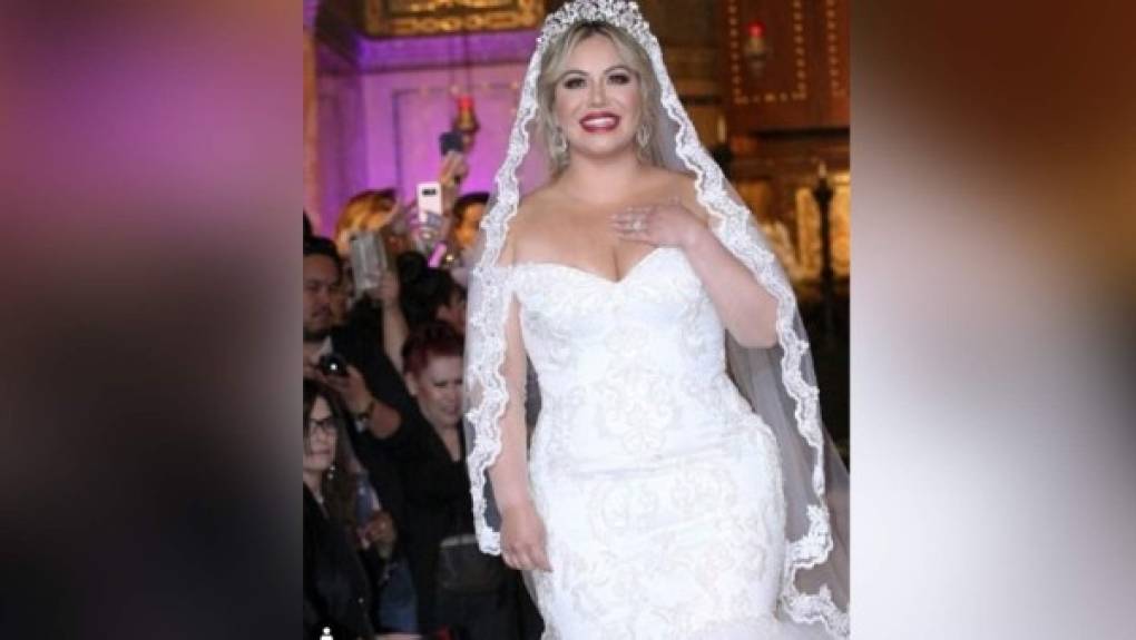 El día más esperado para la hija de la fallecida artista Jenni Rivera, Janney Marín (Mejor conocida como 'Chiquis' Rivera) finalmente llegó , ya que este fin de semana se llevó a cabo su boda junto al cantante Lorenzo Méndez. <br/><br/>Pero no todo fue color de rosa ya que muchos están hablando del enlace de los famosos; sin embargo, no precisamente cosas agradables.