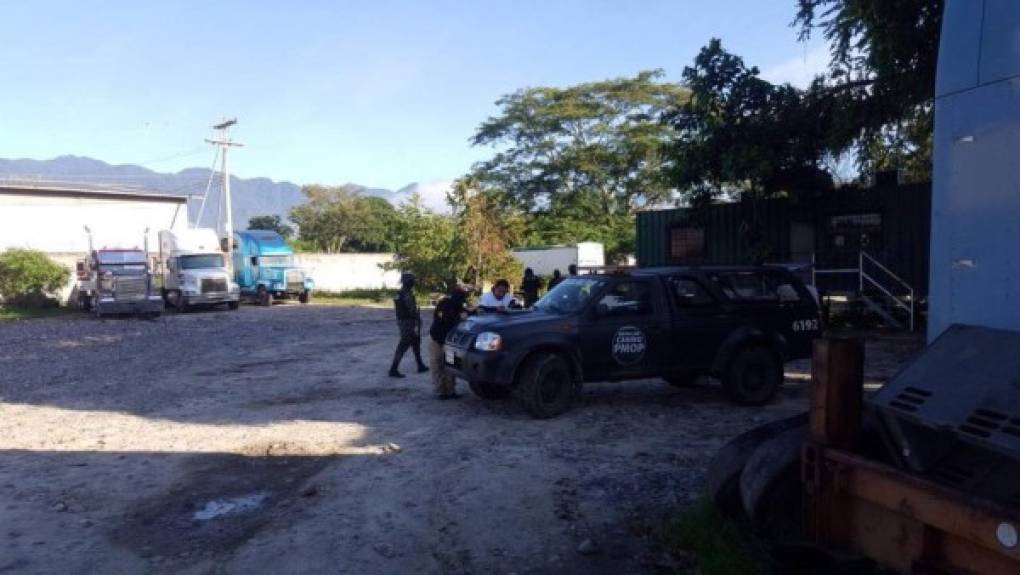 Empresa de transporte de carga siendo intervenida por las autoridades policiales y de la Fiscalía en San Pedro Sula. Caso Barralaga.