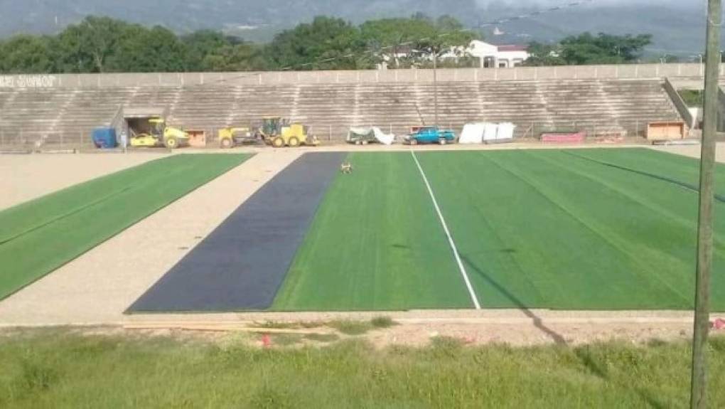 Al estadio le faltan detalles como portones, camerinos y alumbrado para jugar de noche, pero poco a poco se le ve mejoría.