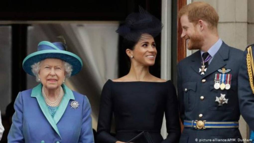 Cuando la actriz estadounidense Meghan Markle, con orígenes afroamericanos, se casó en 2018 con el príncipe Enrique, muchos interpretaron algo que parecía una señal de una nueva era de apertura y de diversidad para la familia real británica.<br/>